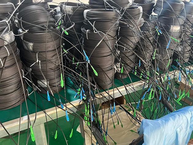 Cablul fibră optică de tip drop cu conector SCAPC - Producător