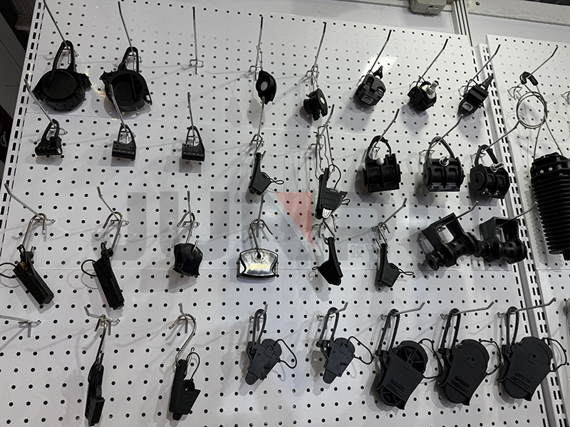 Accesorii pentru gestionarea cablurilor